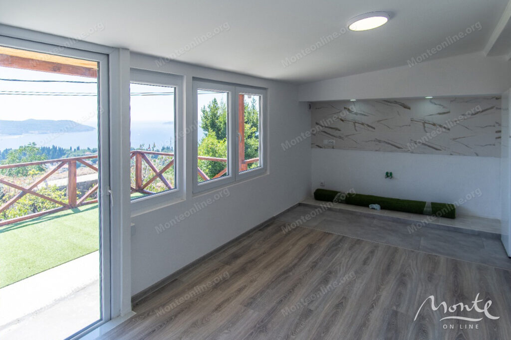 uyutnyj dom posle remonta s panoramnym vidom na more v podi herczeg novi 05