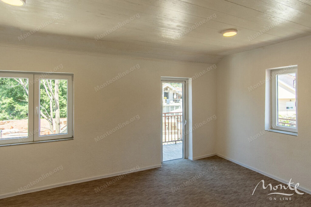 uyutnyj dom posle remonta s panoramnym vidom na more v podi herczeg novi 11