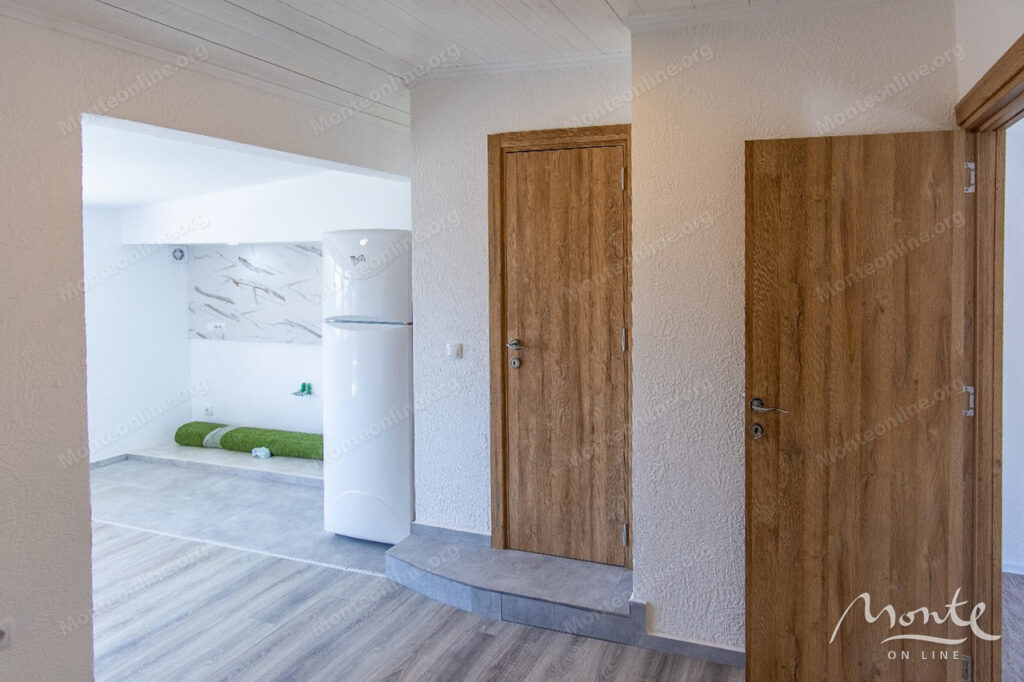 uyutnyj dom posle remonta s panoramnym vidom na more v podi herczeg novi 12