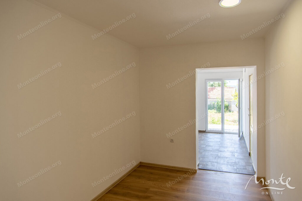 uyutnyj dom posle remonta s panoramnym vidom na more v podi herczeg novi 13