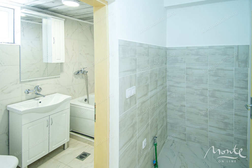 uyutnyj dom posle remonta s panoramnym vidom na more v podi herczeg novi 17