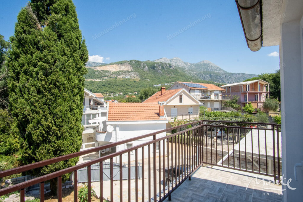 uyutnyj dom posle remonta s panoramnym vidom na more v podi herczeg novi 20