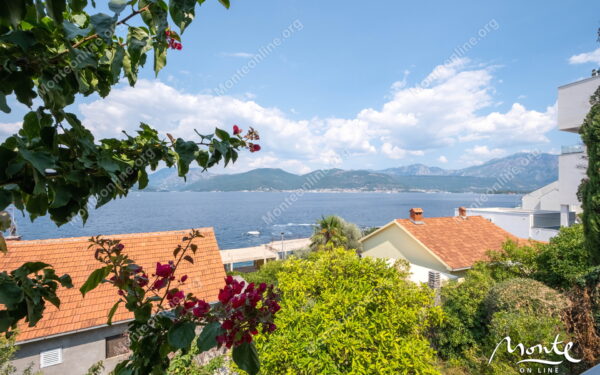 uyutnyj dom s terrasami i vidom na more v 100 m ot plyazha krashichi 03