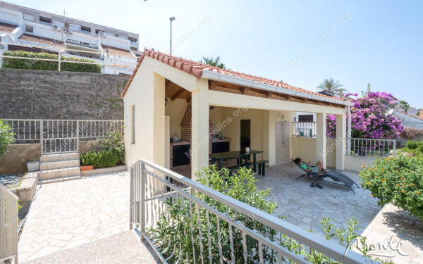 uyutnyj dom s terrasami i vidom na more v 100 m ot plyazha krashichi 09