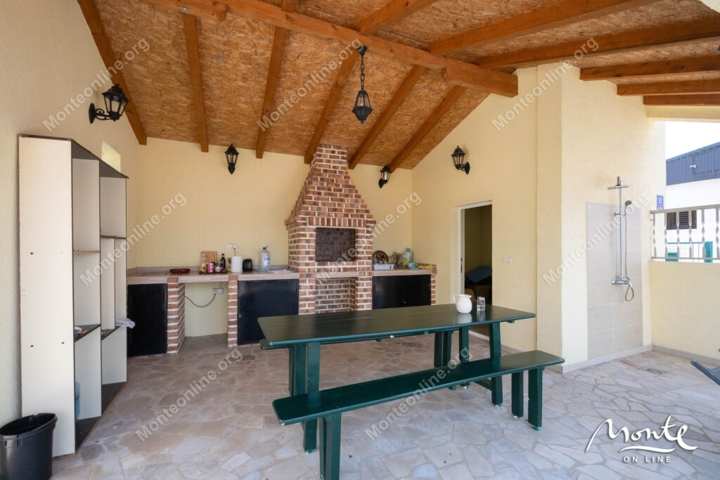 uyutnyj dom s terrasami i vidom na more v 100 m ot plyazha krashichi 10