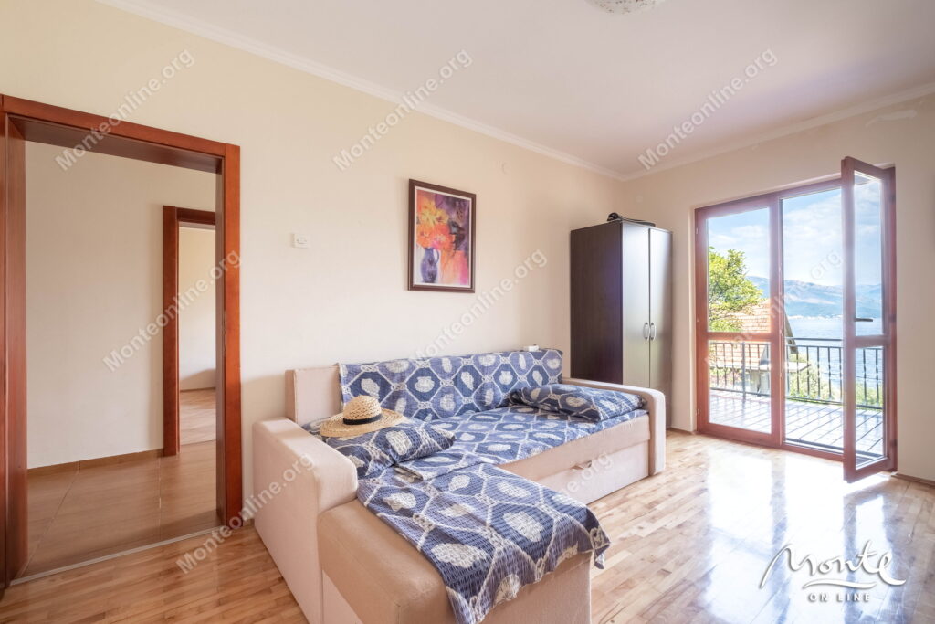 uyutnyj dom s terrasami i vidom na more v 100 m ot plyazha krashichi 19