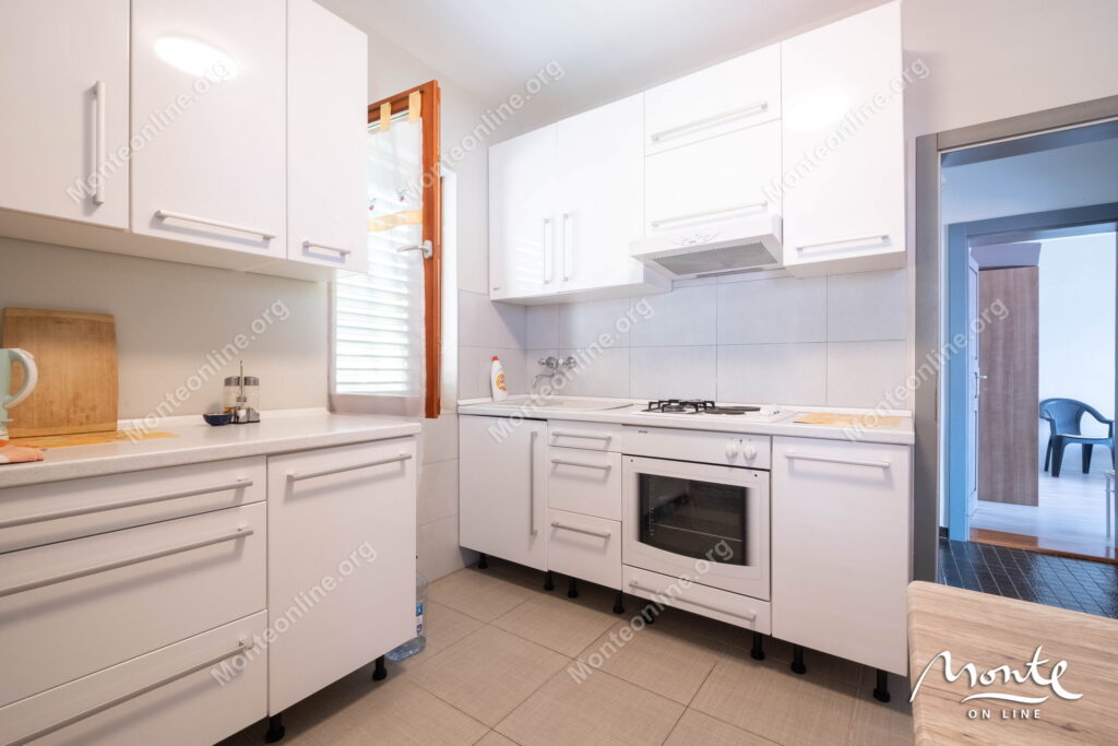 uyutnyj dom s terrasami i vidom na more v 100 m ot plyazha krashichi 27