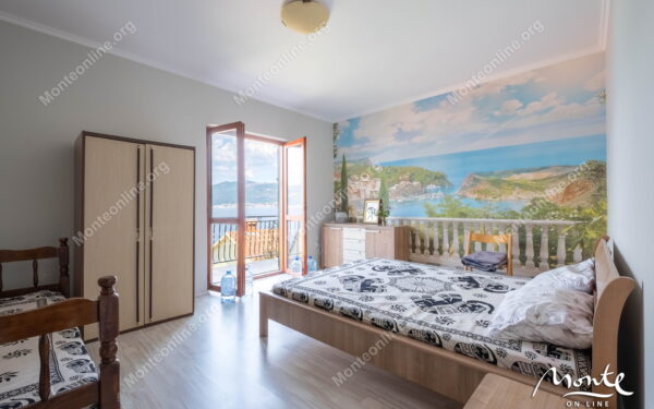 uyutnyj dom s terrasami i vidom na more v 100 m ot plyazha krashichi 30