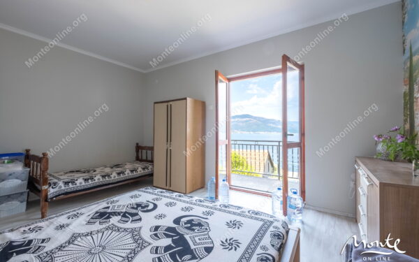 uyutnyj dom s terrasami i vidom na more v 100 m ot plyazha krashichi 32