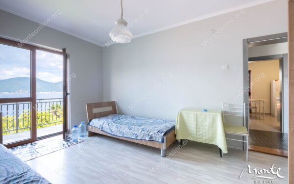 uyutnyj dom s terrasami i vidom na more v 100 m ot plyazha krashichi 34