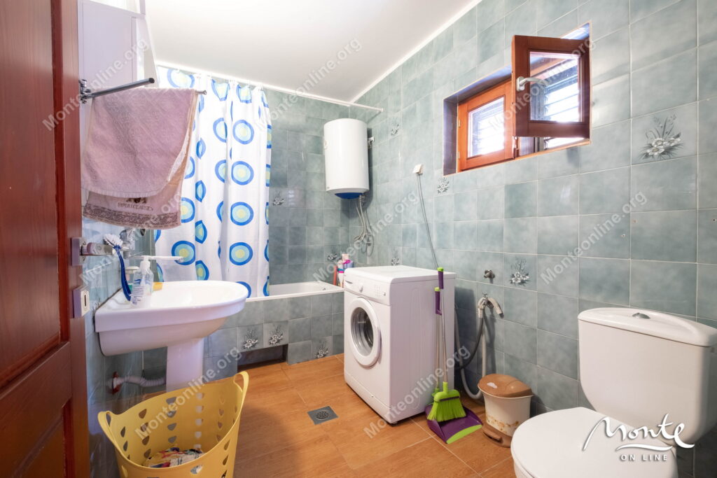 uyutnyj dom s terrasami i vidom na more v 100 m ot plyazha krashichi 36