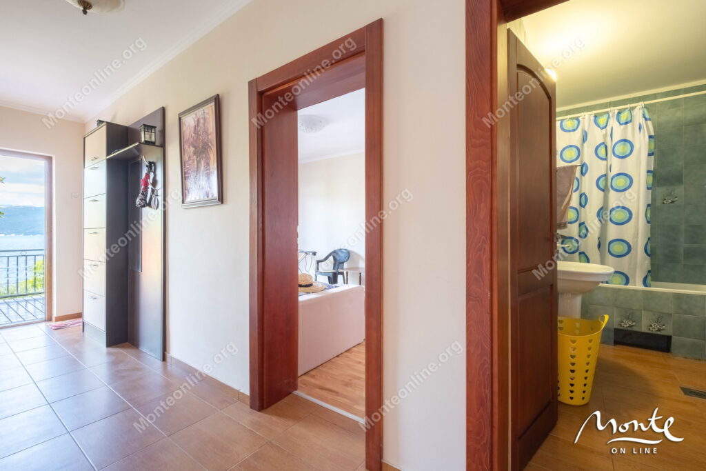 uyutnyj dom s terrasami i vidom na more v 100 m ot plyazha krashichi 37