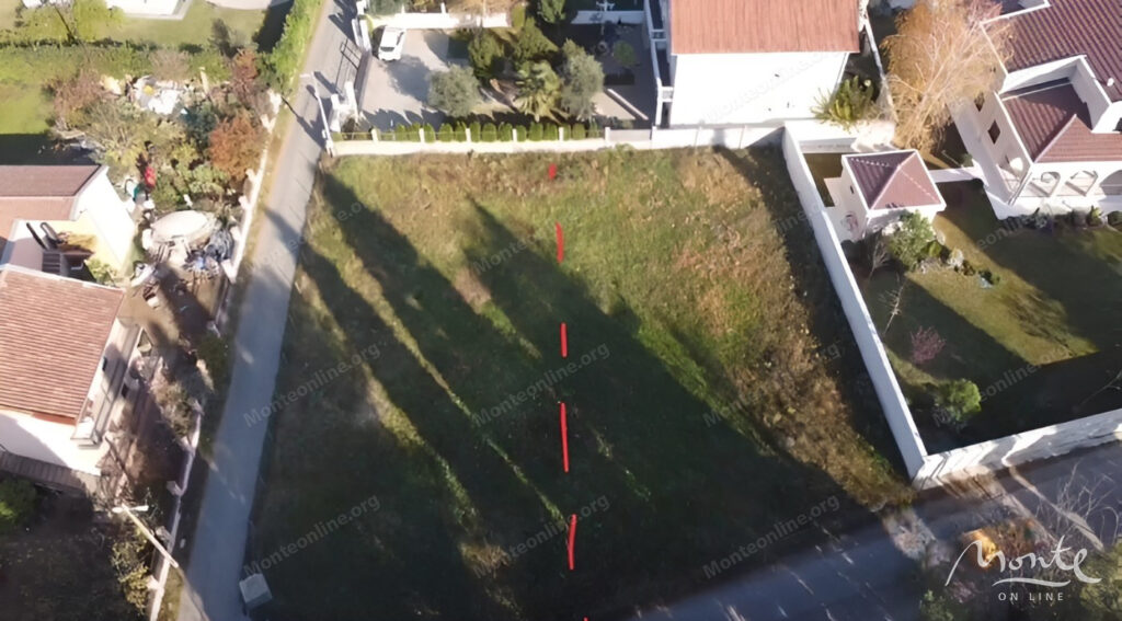 zemelnyj uchastok pod stroitelstvo dvuh domov v toloshi podgoricza 02