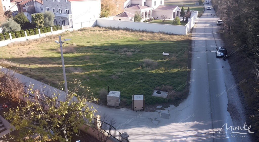 zemelnyj uchastok pod stroitelstvo dvuh domov v toloshi podgoricza 06