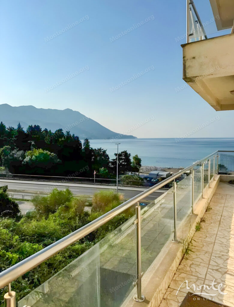 czelyj etazh zhilogo zdaniya s 5 kvartirami i terrasami s vidom na more v bechichah 09