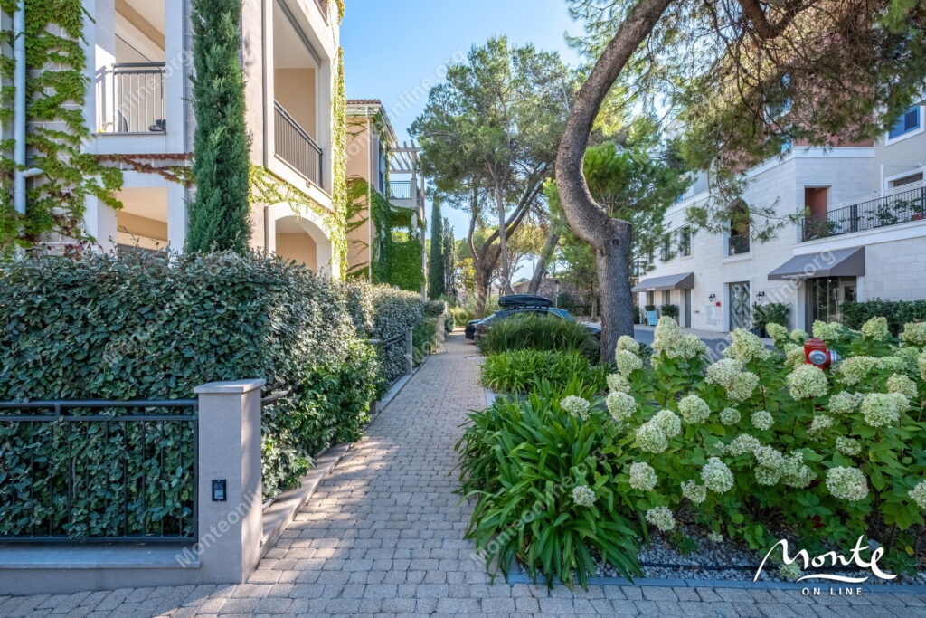 elegantnaya kvartira s 1 spalnej v samom serdcze lustica bay centrale 28