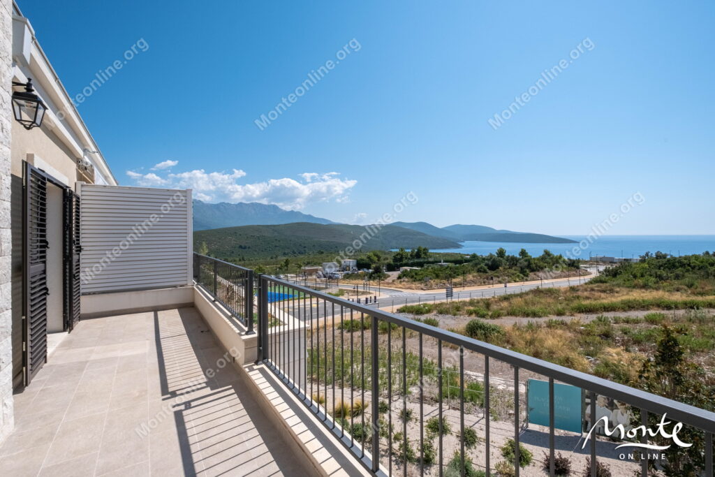 elegantnaya kvartira s 2 spalnyami i vidom na more v lustica bay centrale 02