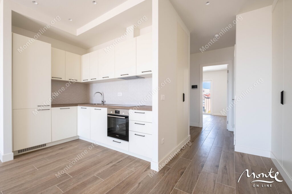 elegantnaya kvartira s 2 spalnyami i vidom na more v lustica bay centrale 05