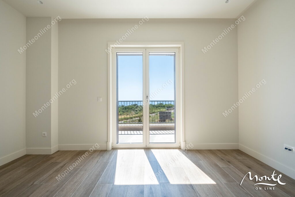 elegantnaya kvartira s 2 spalnyami i vidom na more v lustica bay centrale 07