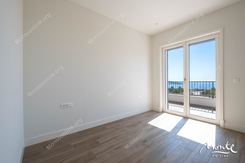 elegantnaya kvartira s 2 spalnyami i vidom na more v lustica bay centrale 08