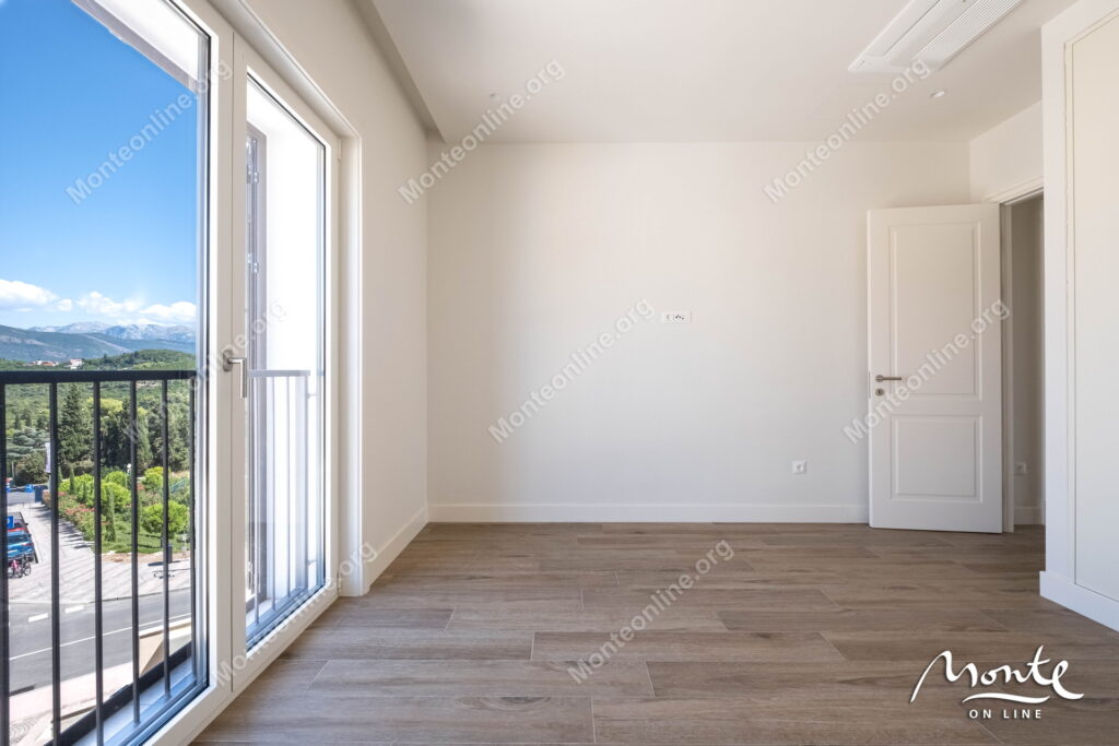 elegantnaya kvartira s 2 spalnyami i vidom na more v lustica bay centrale 10