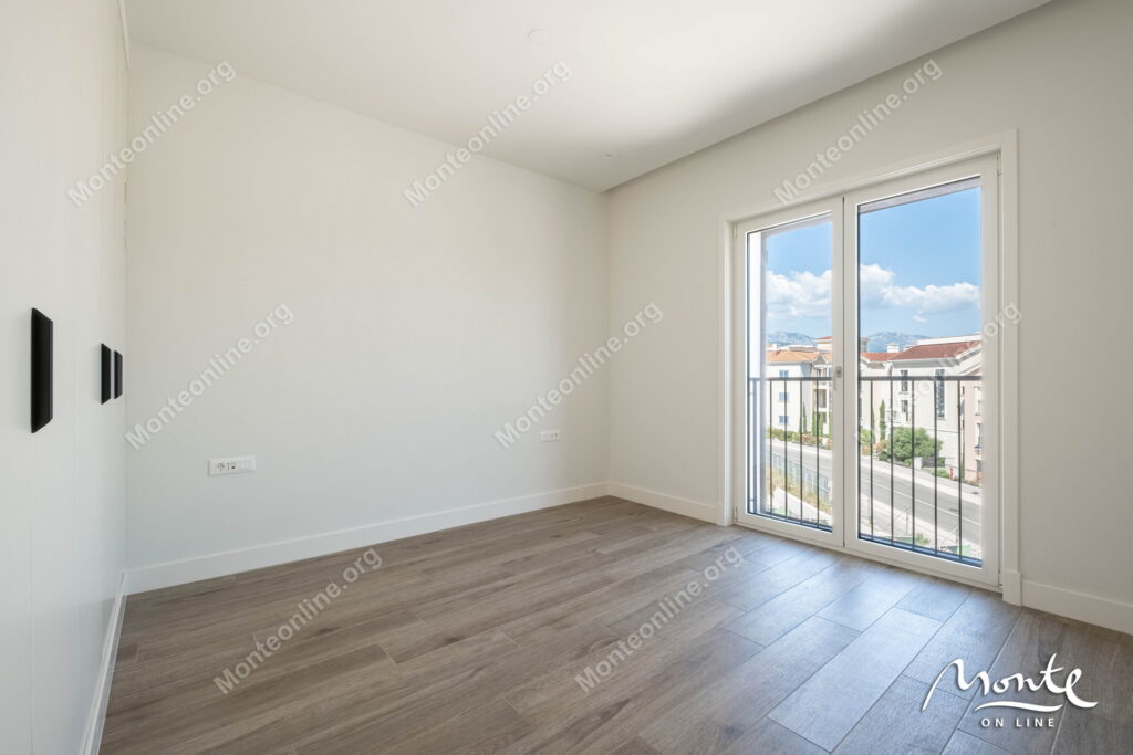 elegantnaya kvartira s 2 spalnyami i vidom na more v lustica bay centrale 11