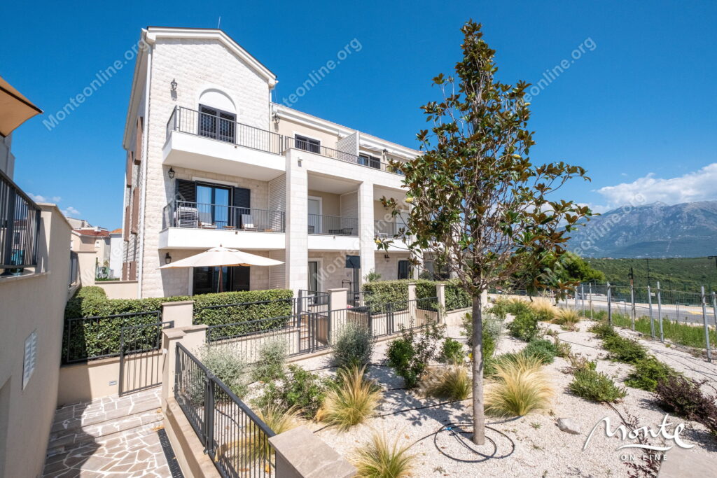 elegantnaya kvartira s 2 spalnyami i vidom na more v lustica bay centrale 23