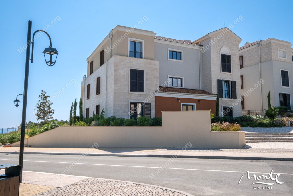 elegantnaya kvartira s 2 spalnyami i vidom na more v lustica bay centrale 25