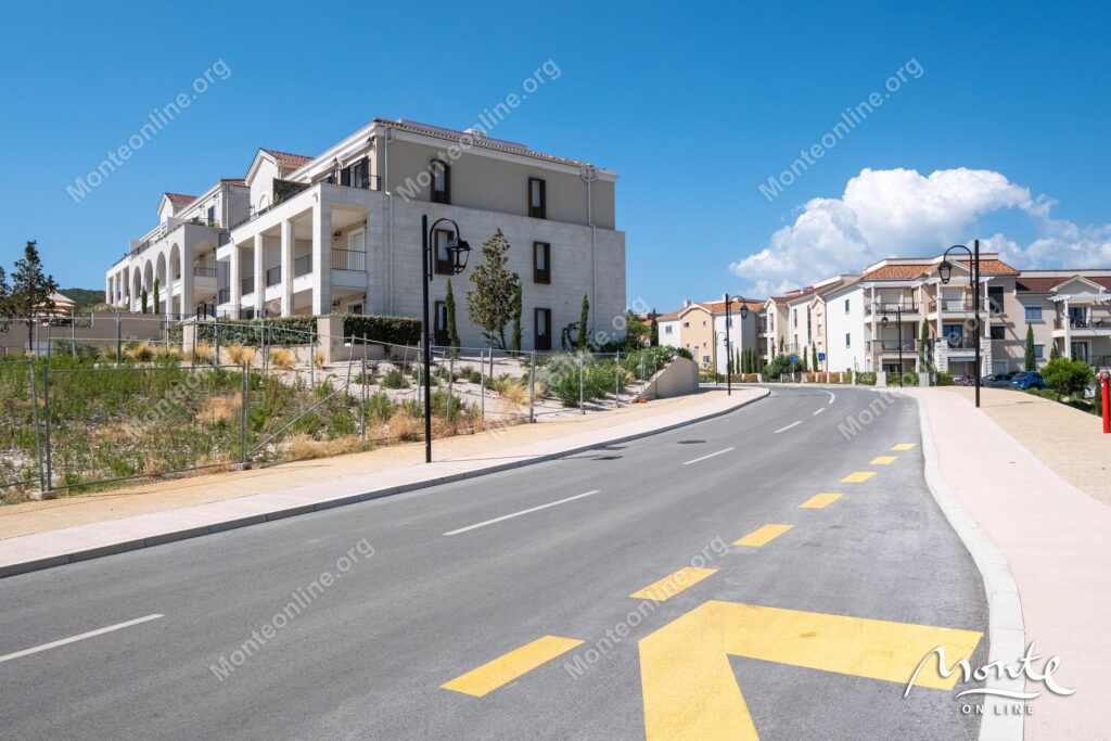 elegantnaya kvartira s 2 spalnyami i vidom na more v lustica bay centrale 26