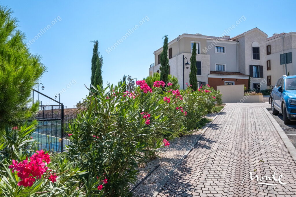 elegantnaya kvartira s 2 spalnyami i vidom na more v lustica bay centrale 31