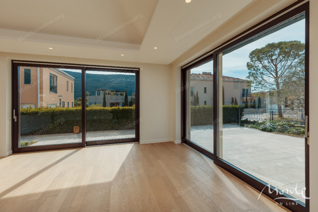 elitnaya villa s vidom na boka kotorskij zaliv v portonovi herczeg novi 06