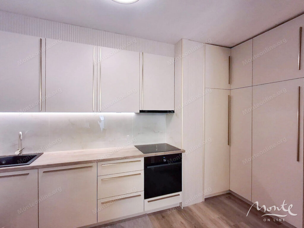 kvartira s 2 spalnyami prostornoj planirovkoj i terrasami v podgoricze 04