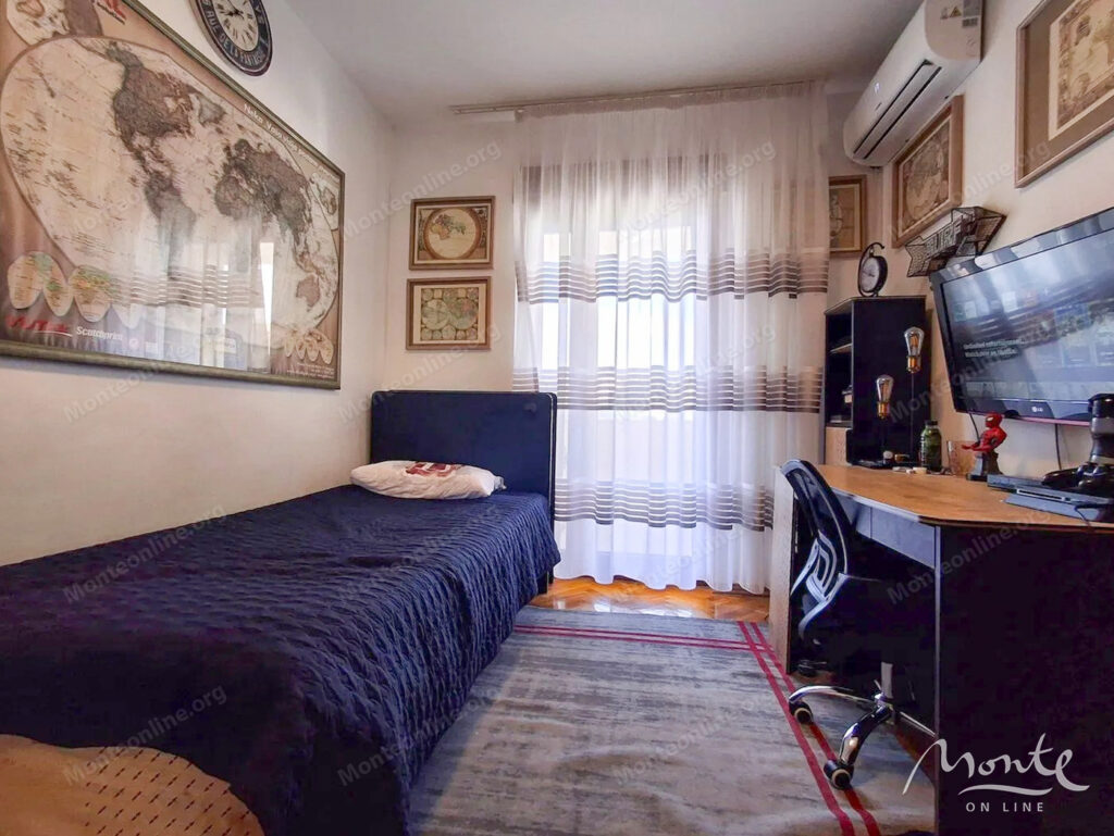 kvartira s 2 spalnyami prostornoj planirovkoj i terrasami v podgoricze 07