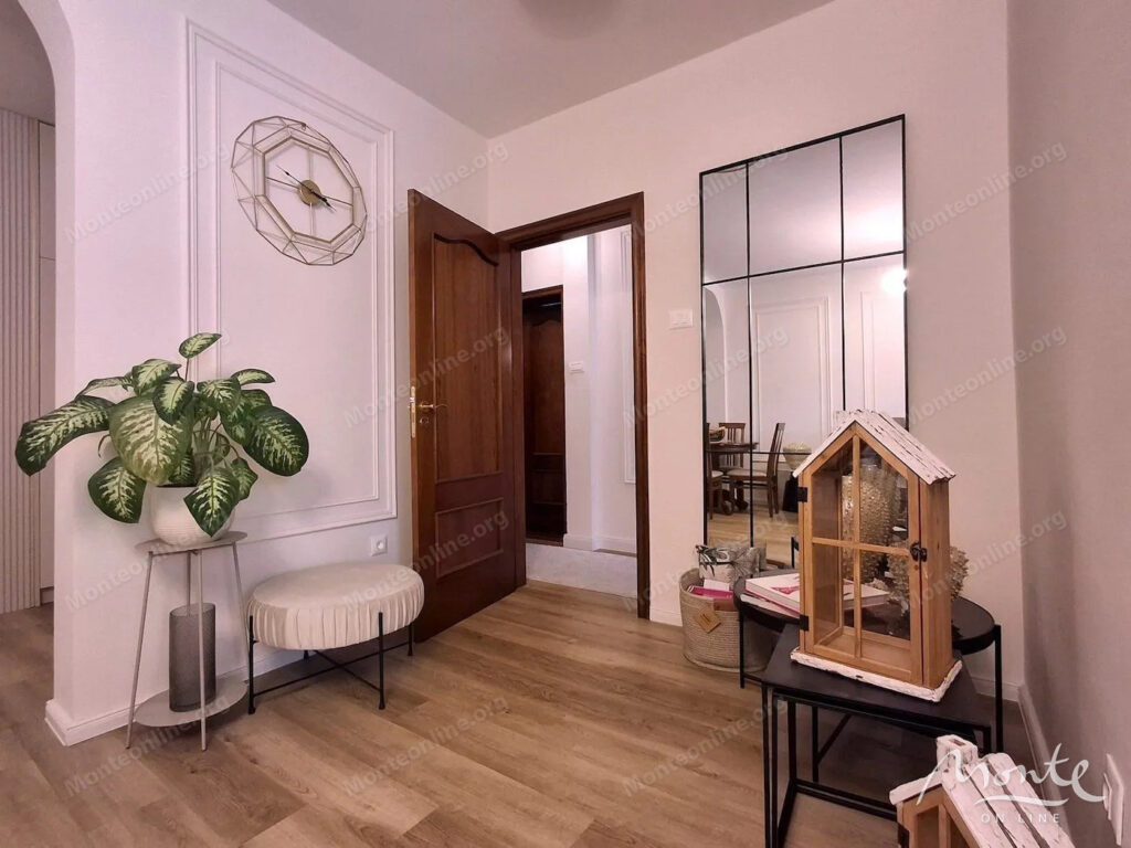 kvartira s 2 spalnyami prostornoj planirovkoj i terrasami v podgoricze 08