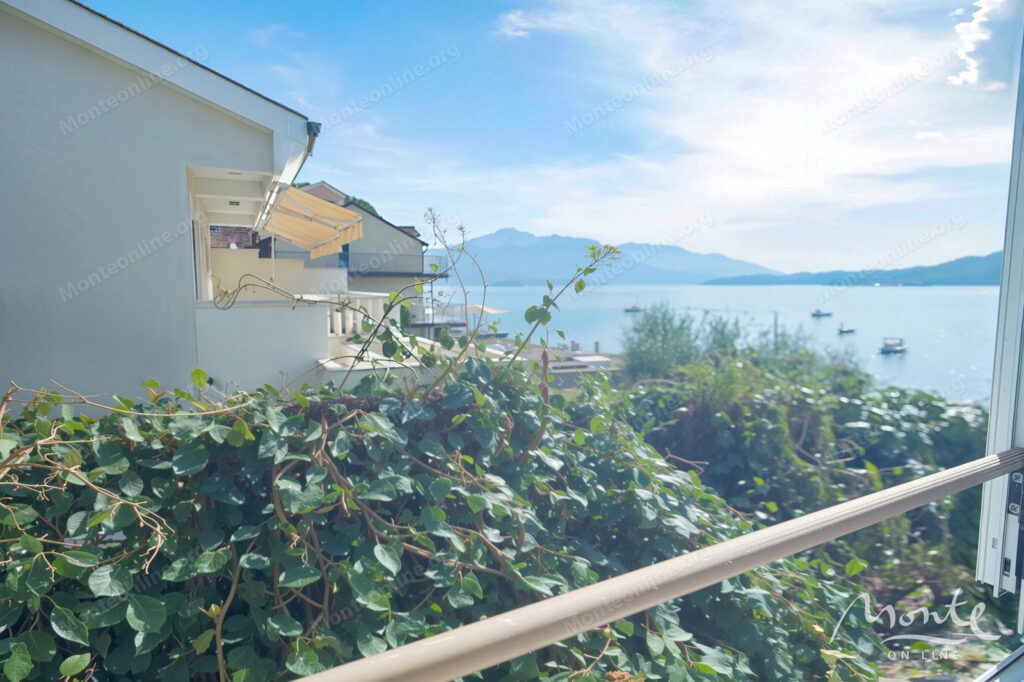 kvartira s 2 spalnyami v 20 metrah ot morya s panoramnym vidom dzhenovichi 01