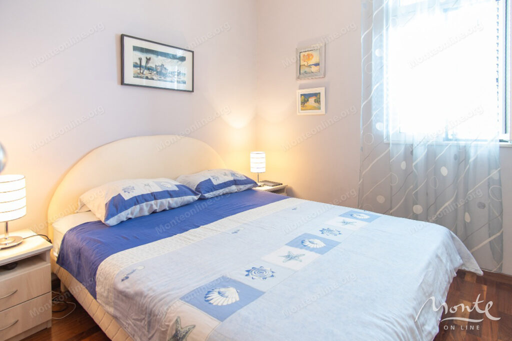 kvartira s 2 spalnyami v 20 metrah ot morya s panoramnym vidom dzhenovichi 08