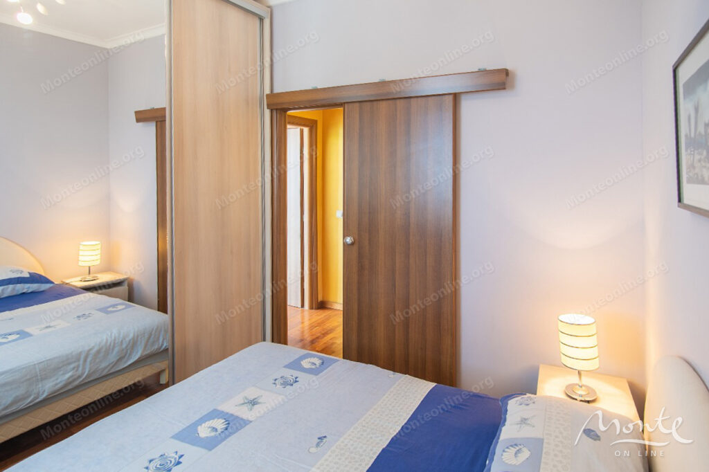 kvartira s 2 spalnyami v 20 metrah ot morya s panoramnym vidom dzhenovichi 09