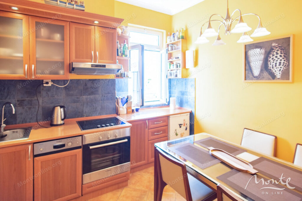 kvartira s 2 spalnyami v 20 metrah ot morya s panoramnym vidom dzhenovichi 10