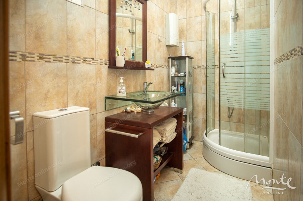 kvartira s 2 spalnyami v 20 metrah ot morya s panoramnym vidom dzhenovichi 13