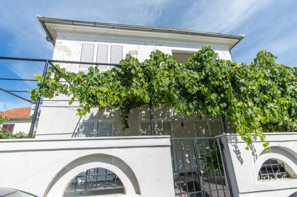 kvartira s 2 spalnyami v 20 metrah ot morya s panoramnym vidom dzhenovichi 14