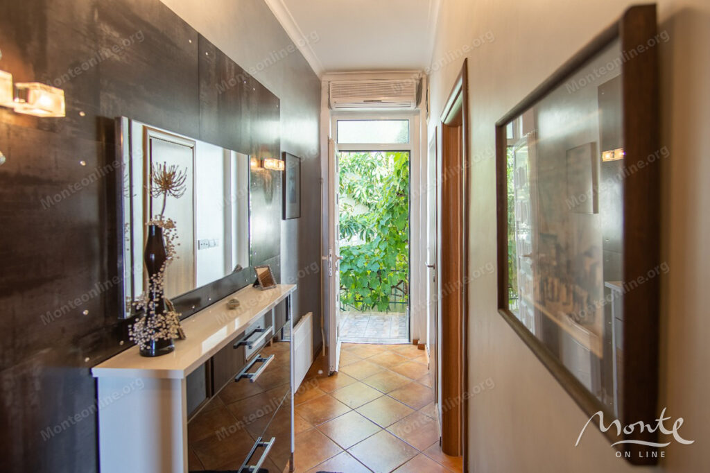 kvartira s 2 spalnyami v 20 metrah ot morya s panoramnym vidom dzhenovichi 16