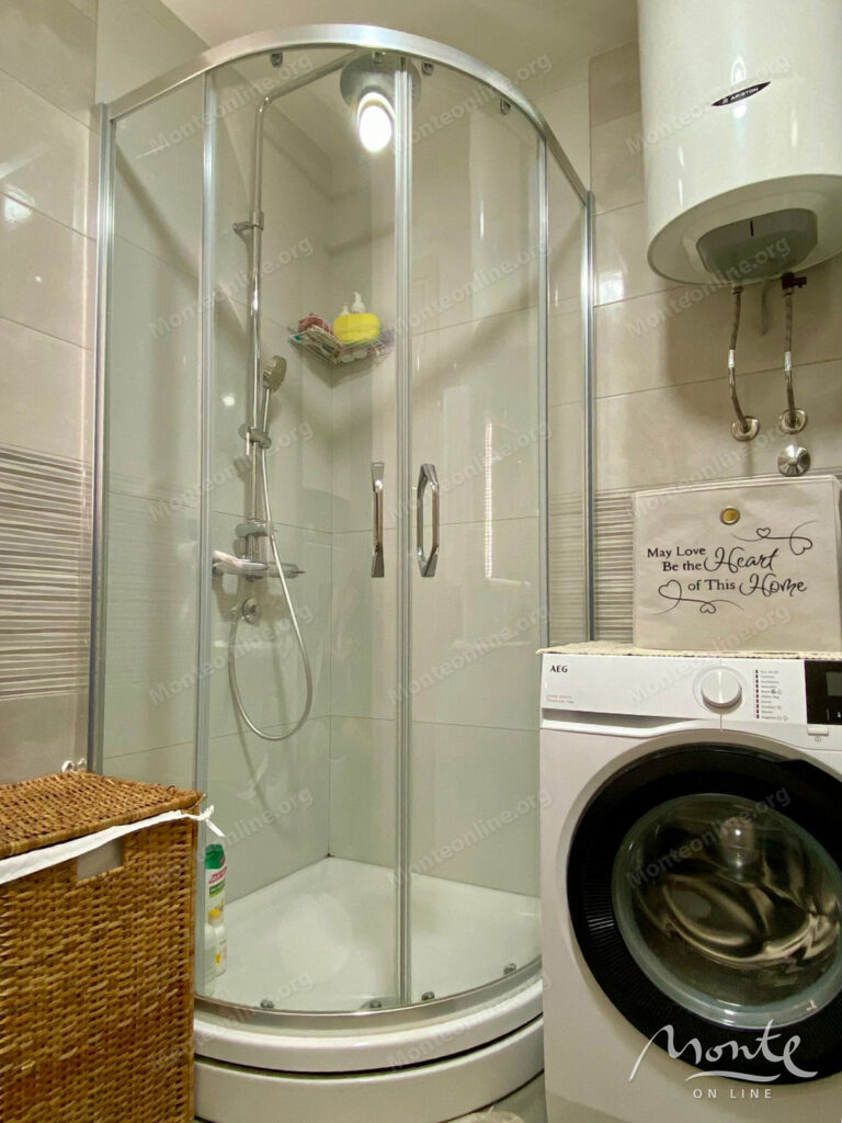 meblirovannaya kvartira s 1 spalnej v sovremennom zhilom dome v podgoricze 12