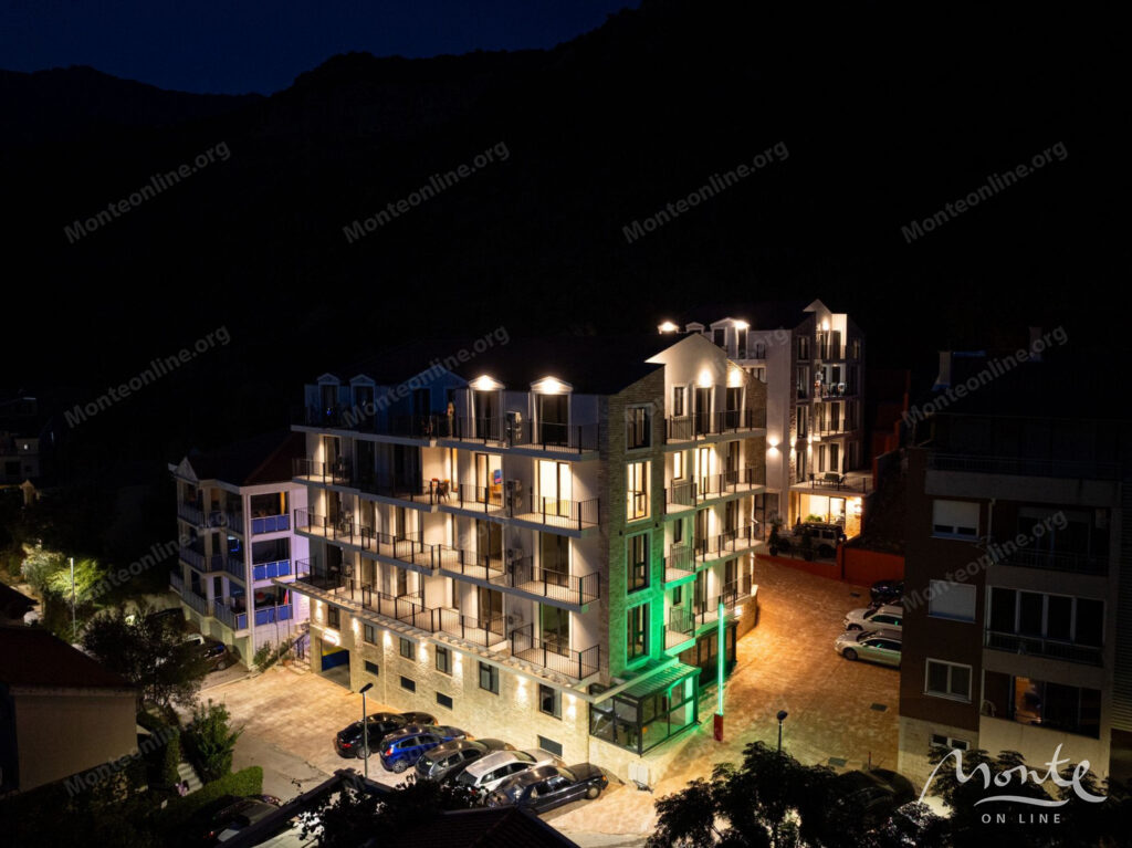 novye kvartiry v sovremennom zhilom komplekse s bassejnom v budve 05