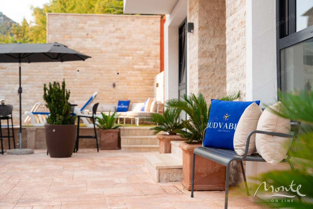 novye kvartiry v sovremennom zhilom komplekse s bassejnom v budve 17