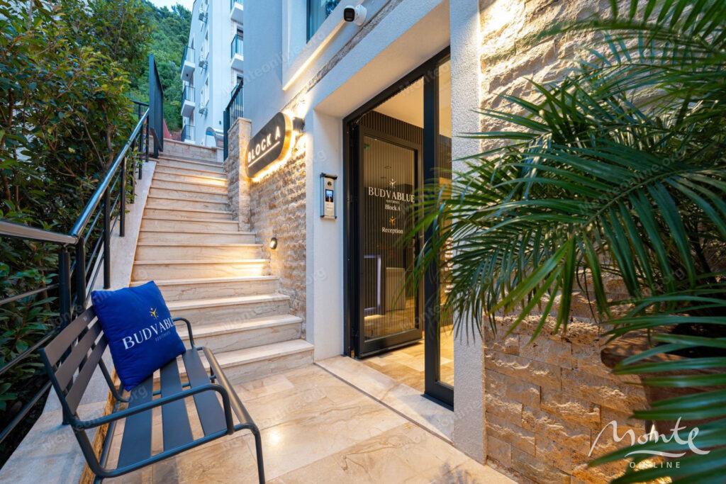 novye kvartiry v sovremennom zhilom komplekse s bassejnom v budve 20