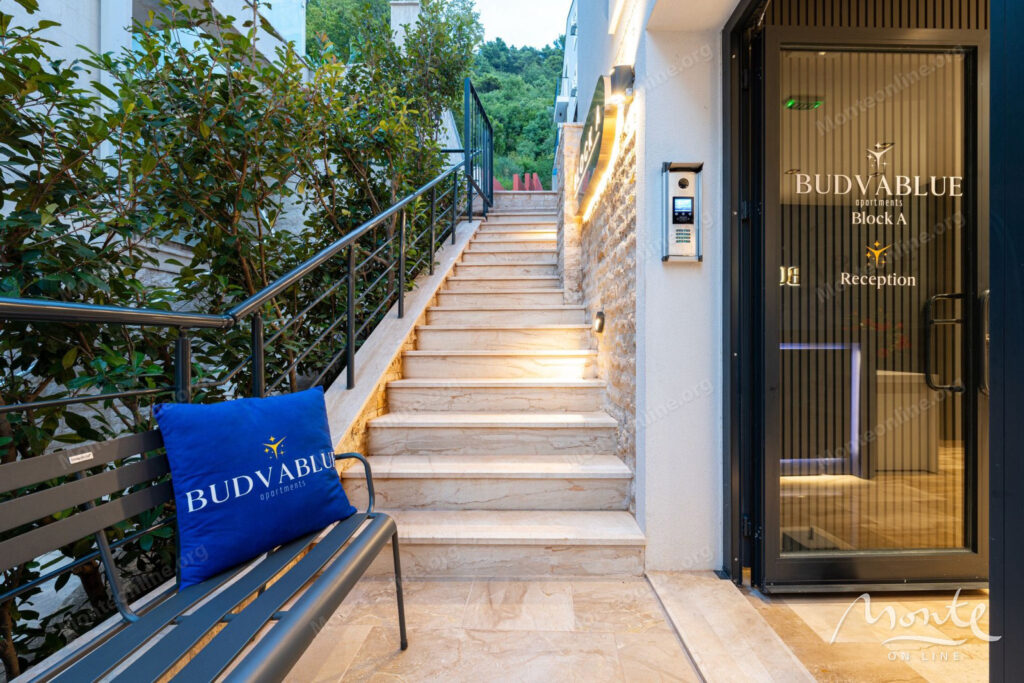 novye kvartiry v sovremennom zhilom komplekse s bassejnom v budve 22