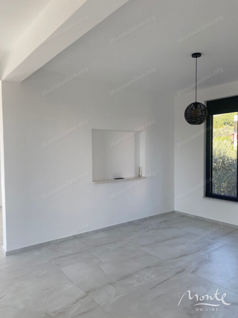 novyj sovremennyj dom s bassejnom i vidom na more v bare 16