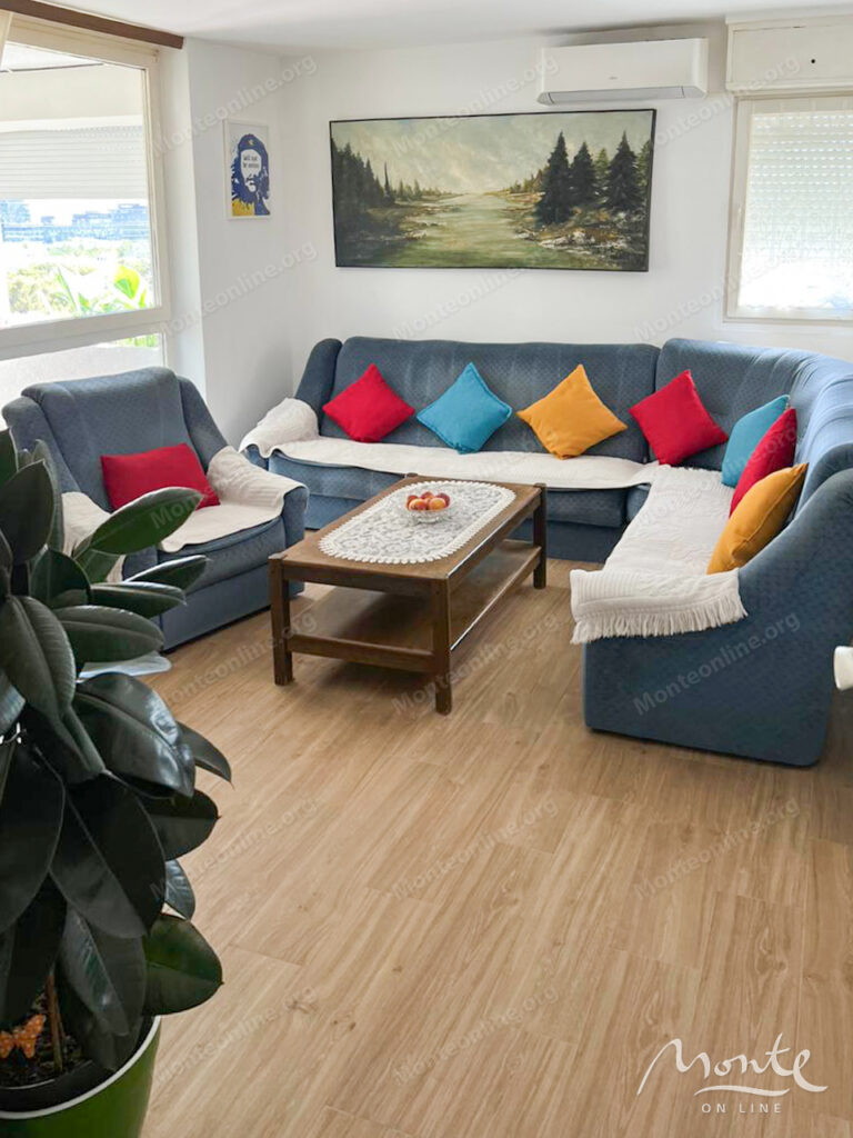 prostornaya kvartira s 2 spalnyami i 2 terrasami v zelyonom rajone podgoriczy 03