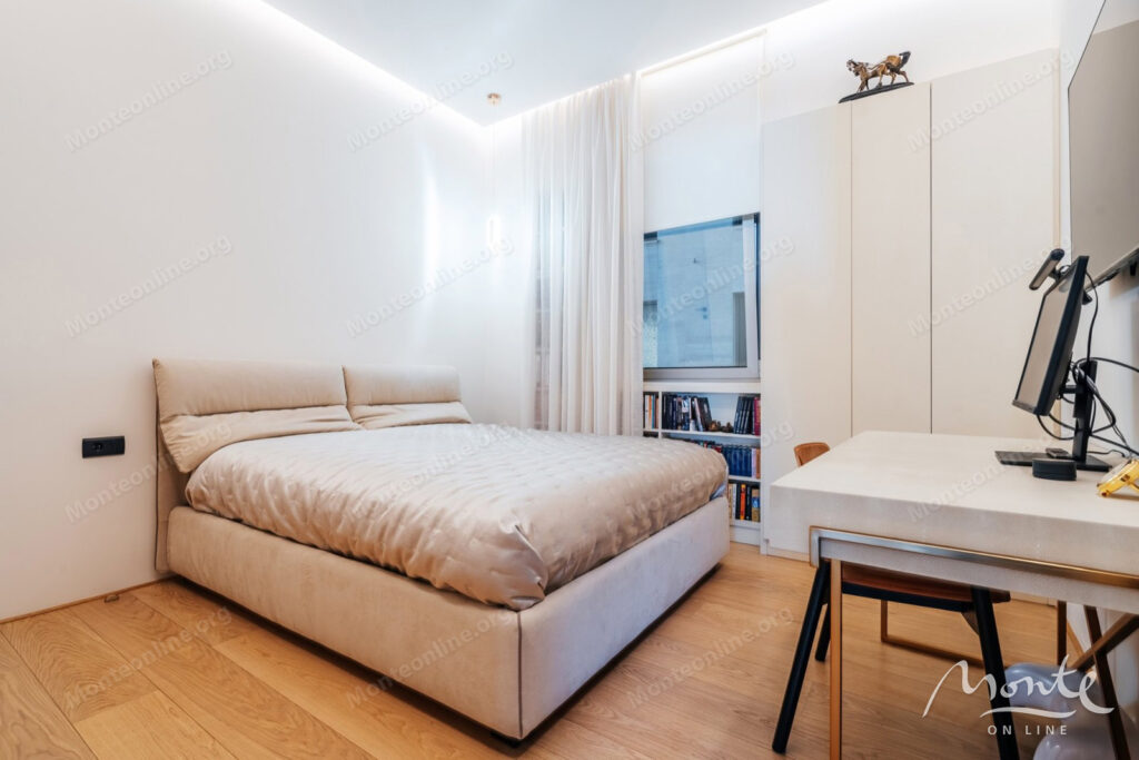 prostornaya kvartira s 2 spalnyami v budve s panoramnym vidom na more 09