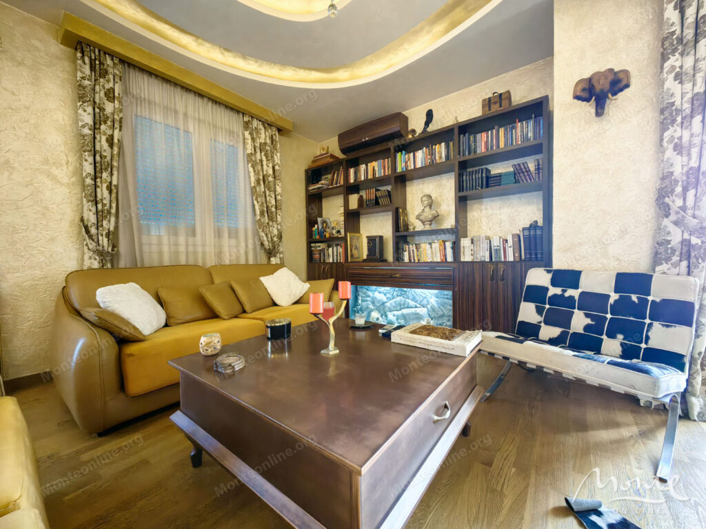 prostornaya meblirovannaya kvartira s 3 spalnyami v czentre podgoriczy 01